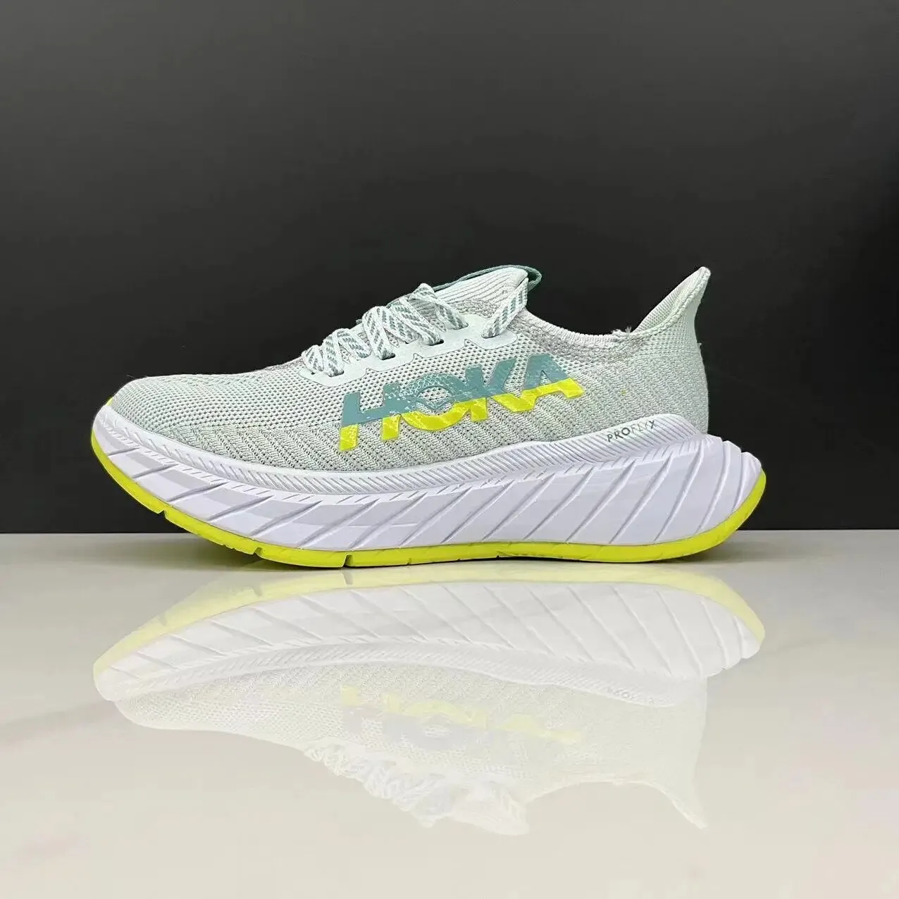 Hokas Running Shoes